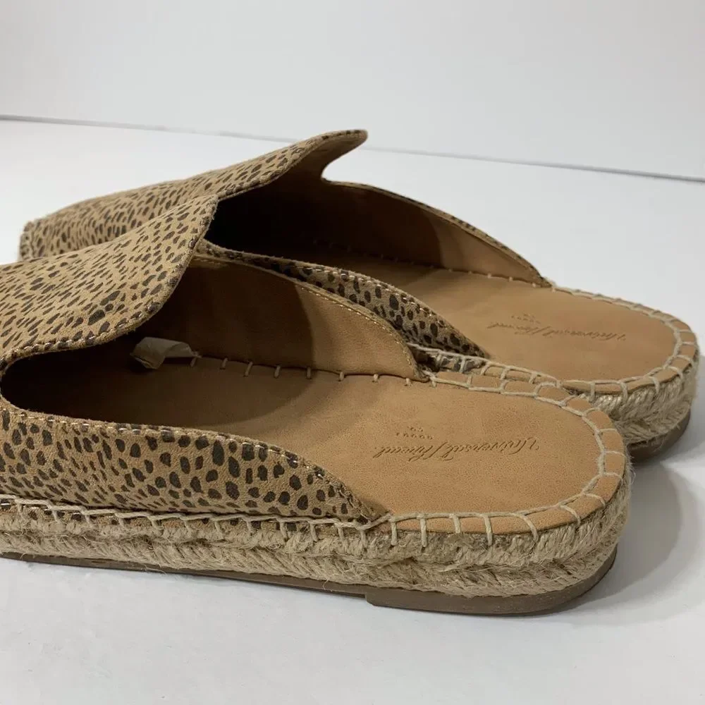 EUC‎ Universal Thread Animal Print Espadrille Mules